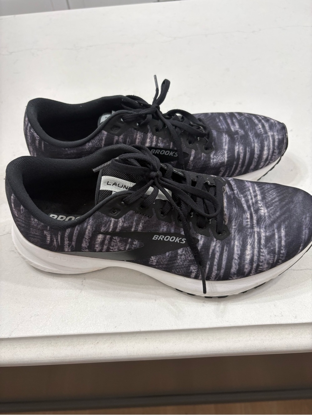 Brooks Women's Black & White Launch 7 Athletic Shoes